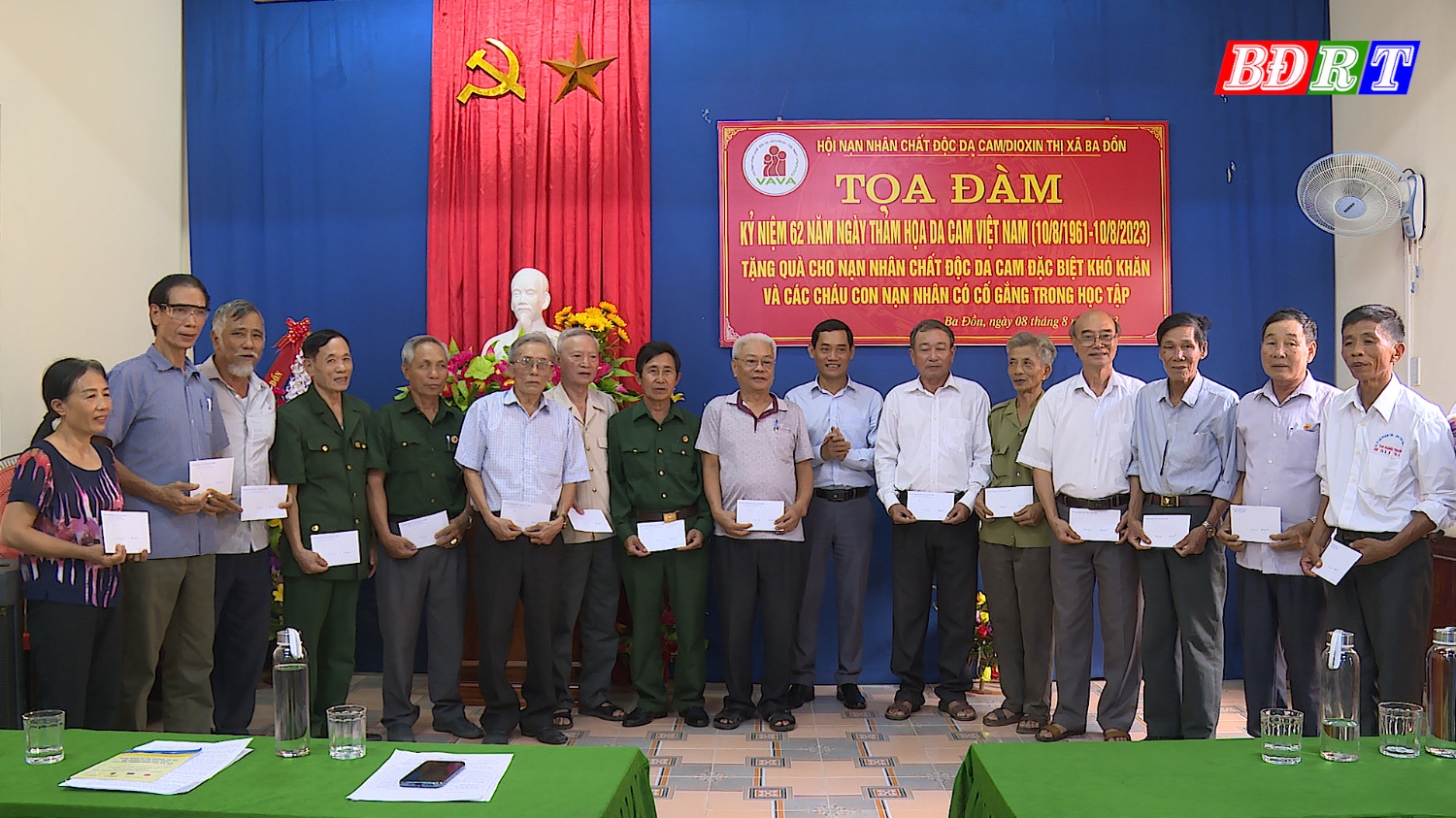 Hội Nạn nhân chất độc da cam Dioxin thị xã Ba Đồn tặng quà cho nạn nhân chất độc da cam có hoàn cảnh khó khăn trên địa bàn thị xã