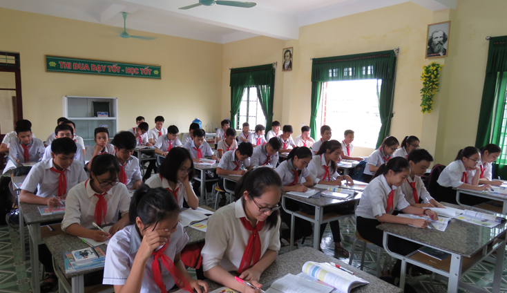 Ngày 4-5-2020 học sinh Quảng Bình đi học trở lại sau 1 thời gian dài nghỉ học vì dịch bệnh Covid-19.