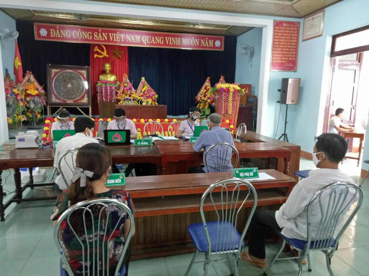 Ngân hàng Chính sách xã hội thị xã Ba Đồn tổ chức điểm giao dịch lưu động tại xã Quảng Hải.