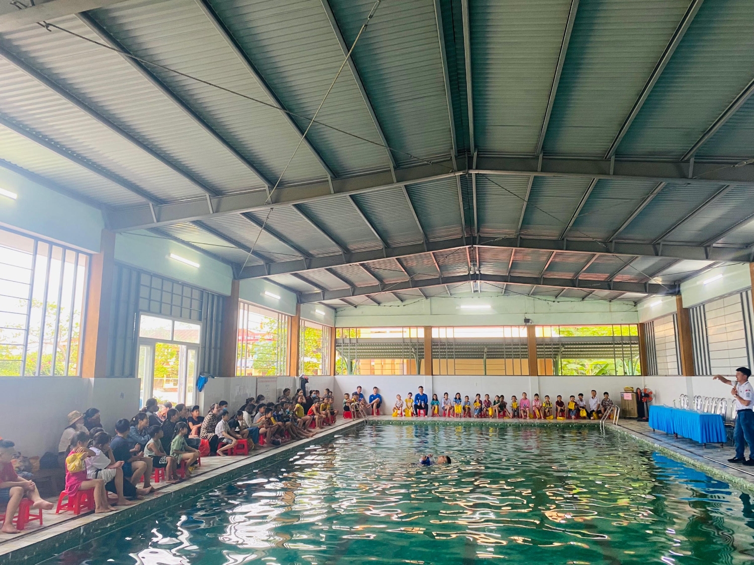 Khai mạc lớp dạy bơi miễn phí năm 2023 cho học sinh có hoàn cảnh khó khăn