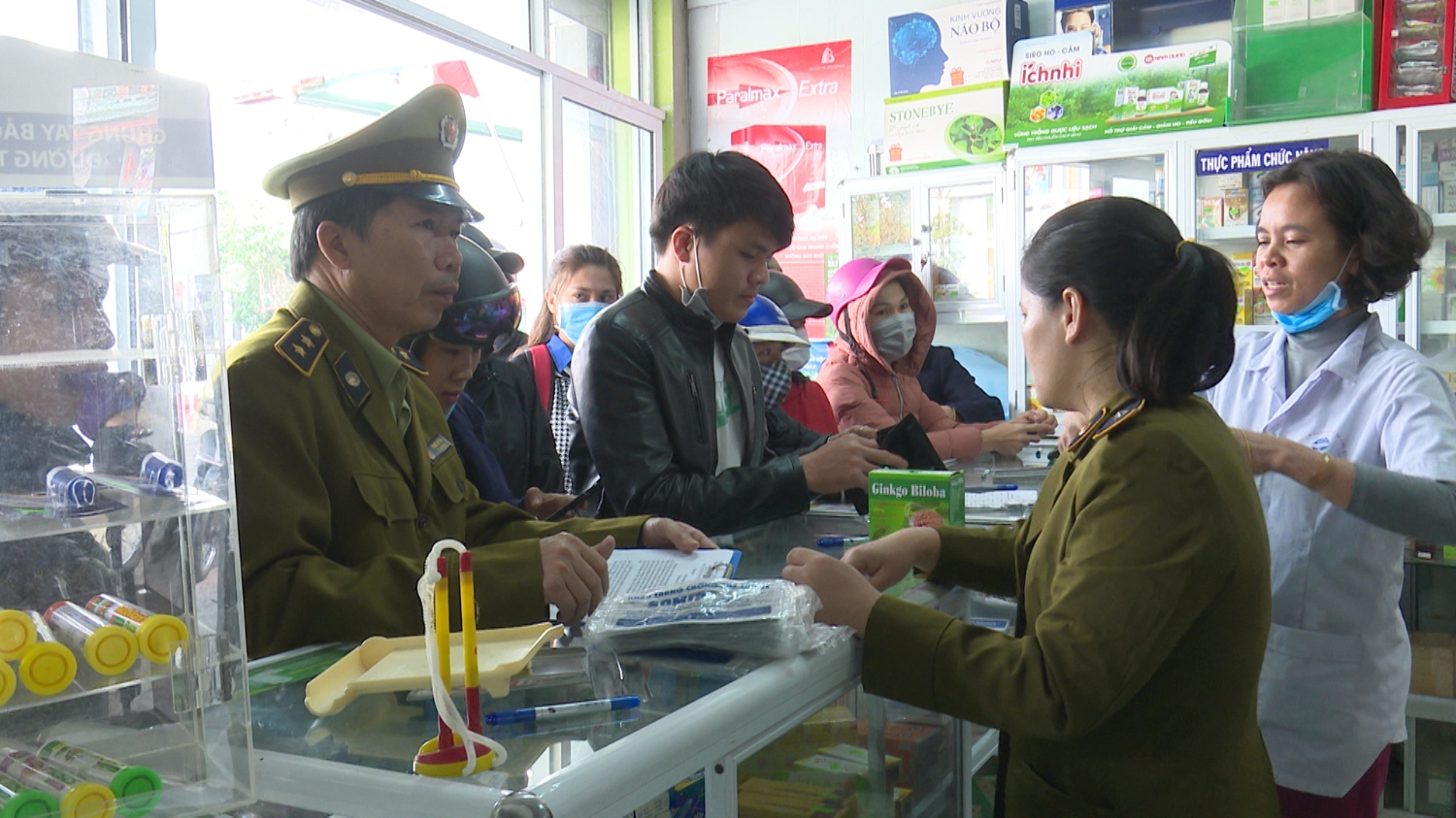 Thị xã Ba Đồn: Chưa phát hiện trường hợp đầu cơ, tăng giá mặt hàng khẩu trang y tế.