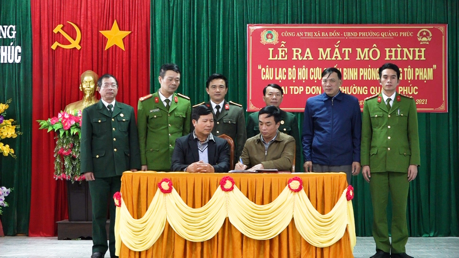 ký cam kết mô hình Câu lạc bộ Hội Cựu chiến binh phòng chống tội phạm tại TDP Đơn Sa, phường Quảng Phúc