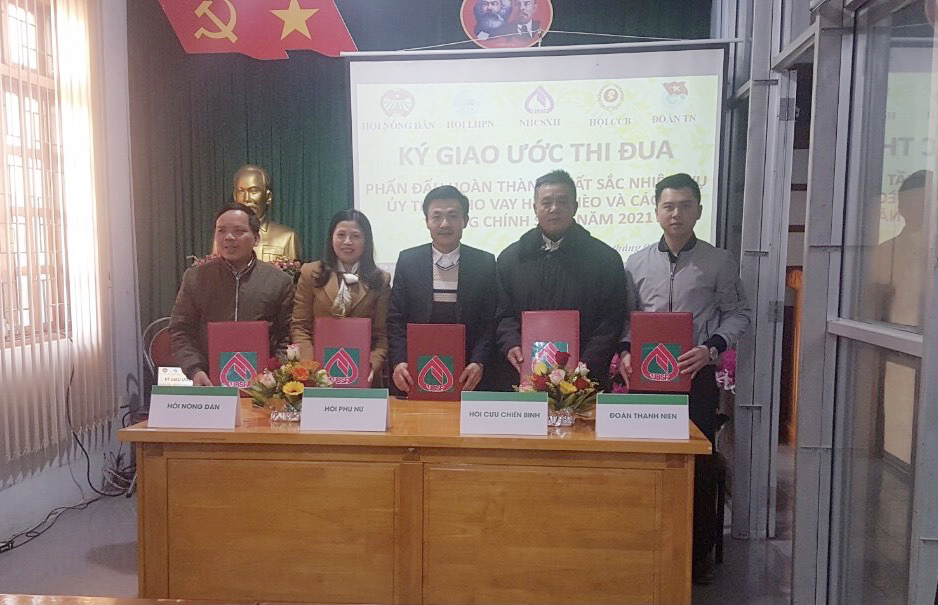 Ký giao ước thi đua giữa Ngân hàng Chính sách xã hội với các tổ chức chính trị  xã hội thị xã Ba Đồn.