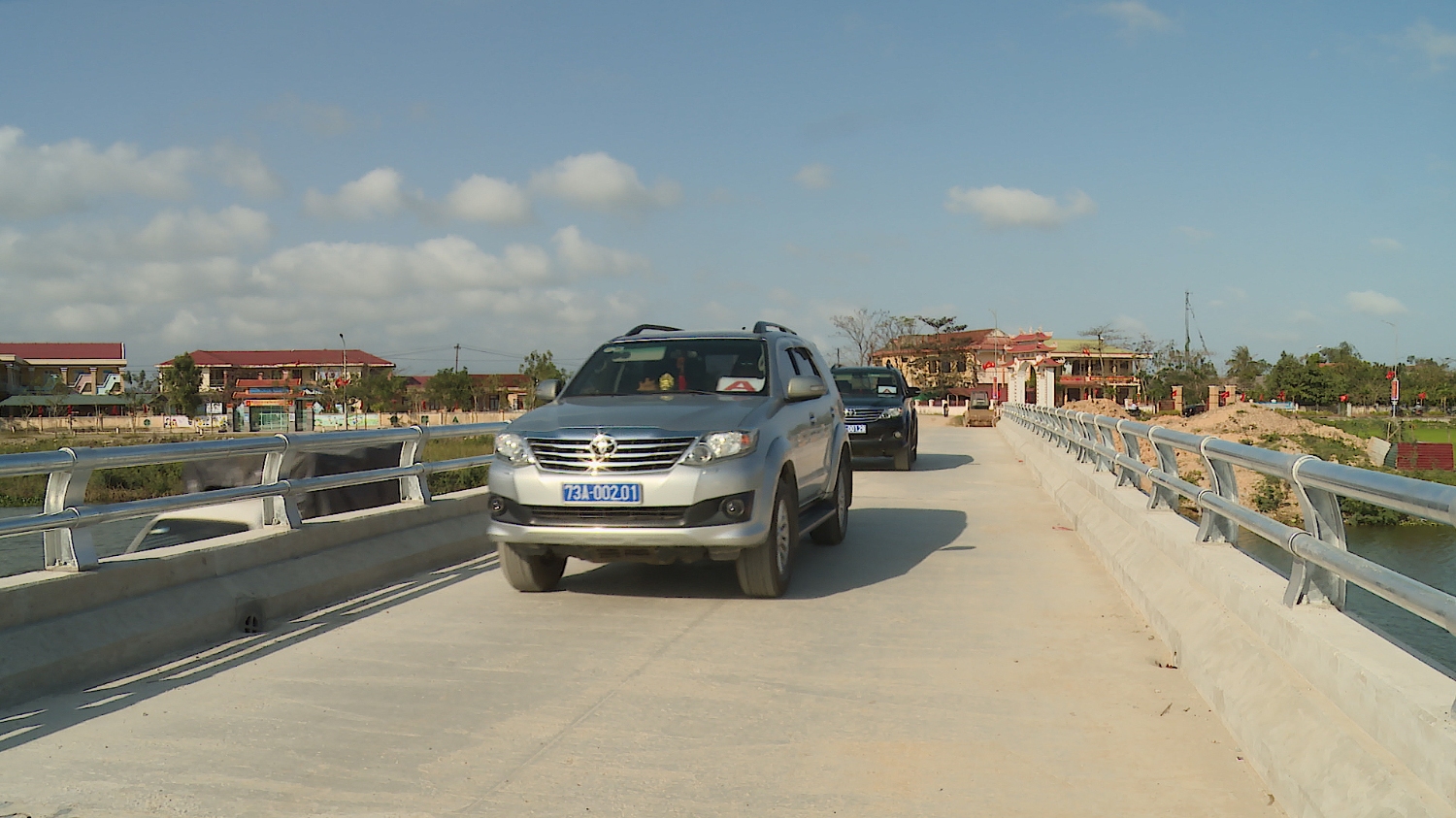 Lãnh đạo thị xã thông xe kỹ thuật cầu từ xã Quảng Lộc đi trung tâm các xã vùng Nam