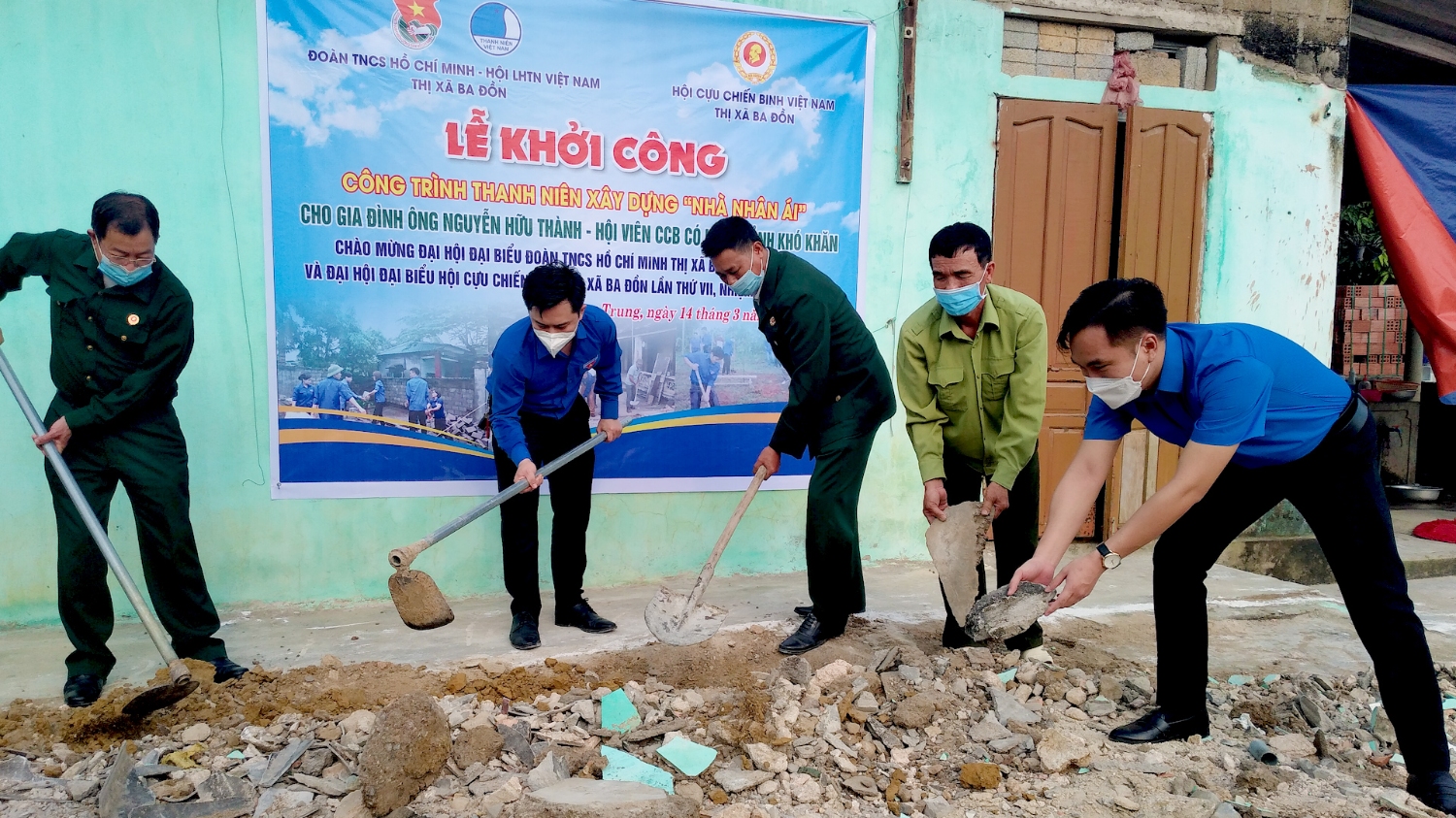 Lễ khởi công công trình thanh niên xây dựng nhà Nhân ái cho hộ ông Nguyễn Hữu Thành, xã Quảng Trung