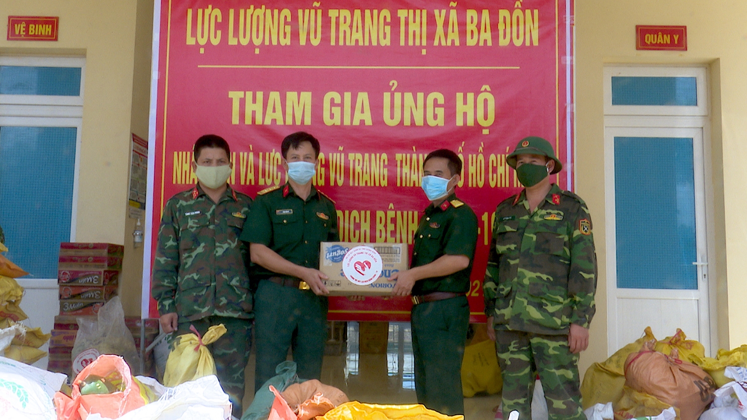 Lực lượng Vũ trang thị xã Ba Đồn chung tay hỗ trợ người dân vùng dịch ở Thành phố Hồ Chí Minh.