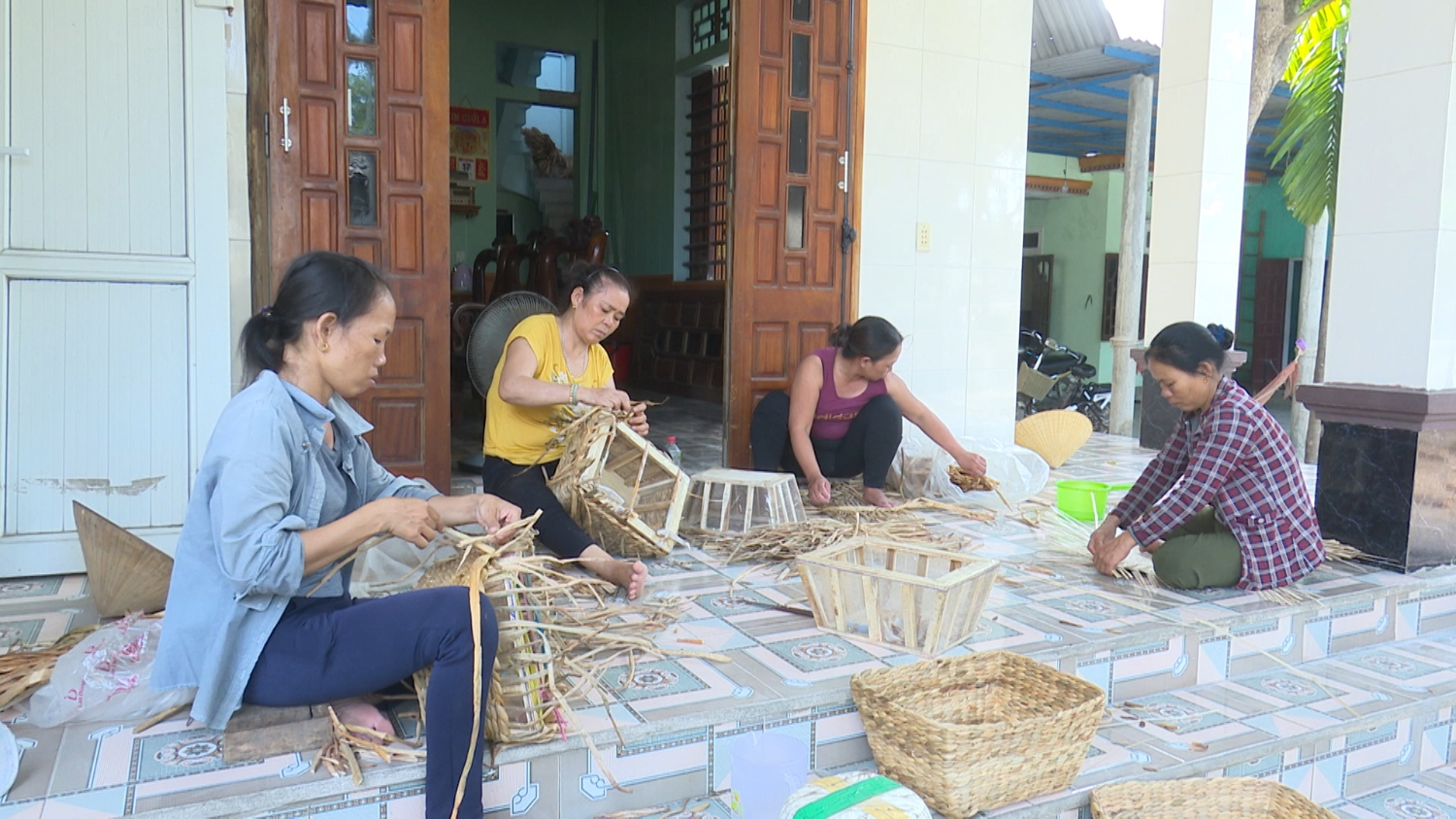 Nghề đan bèo lục bình tại phường Quảng Thọ