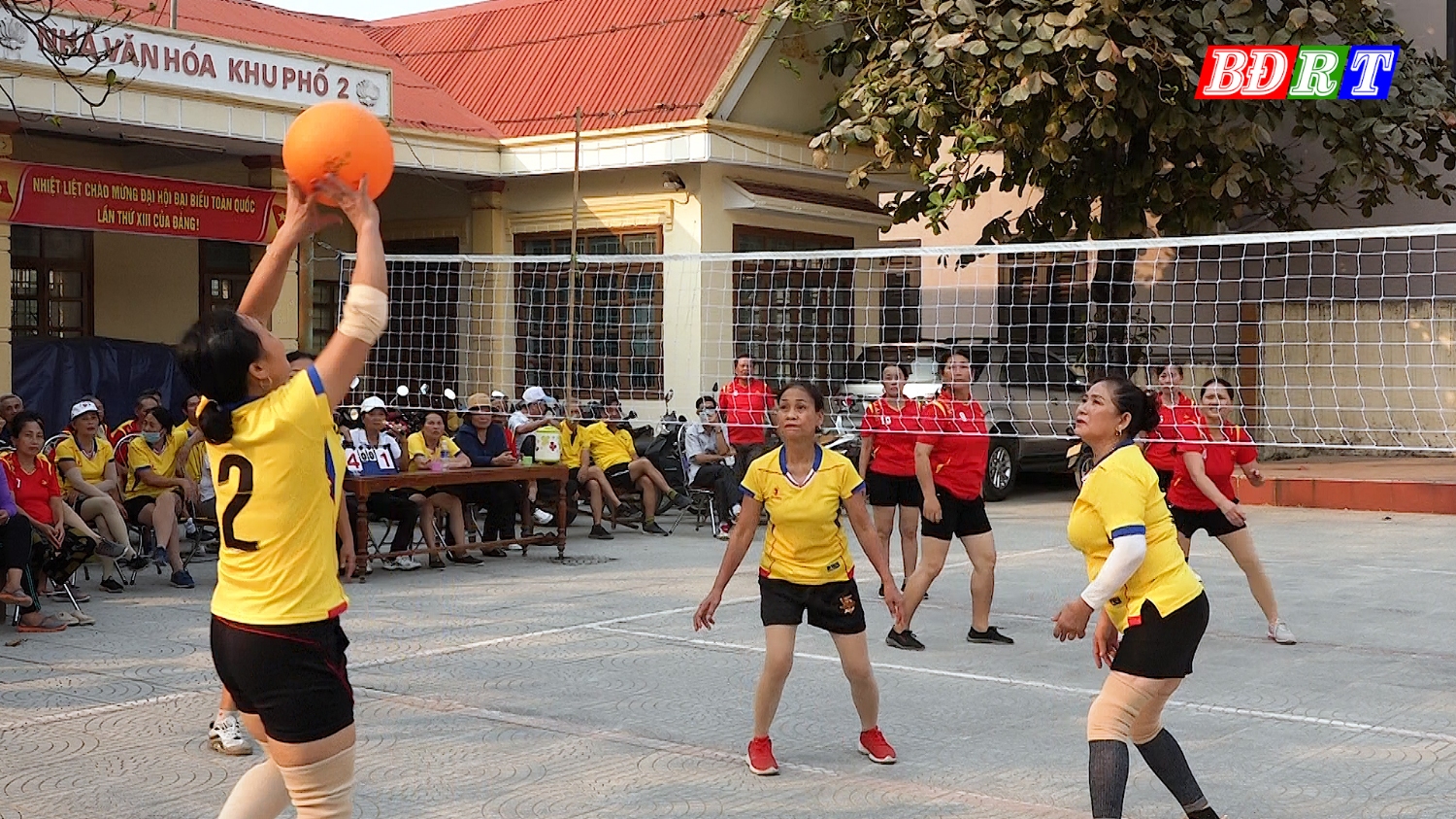 Người cao tuổi phường Ba Đồn tích cực tham gia thể dục, thể thao.