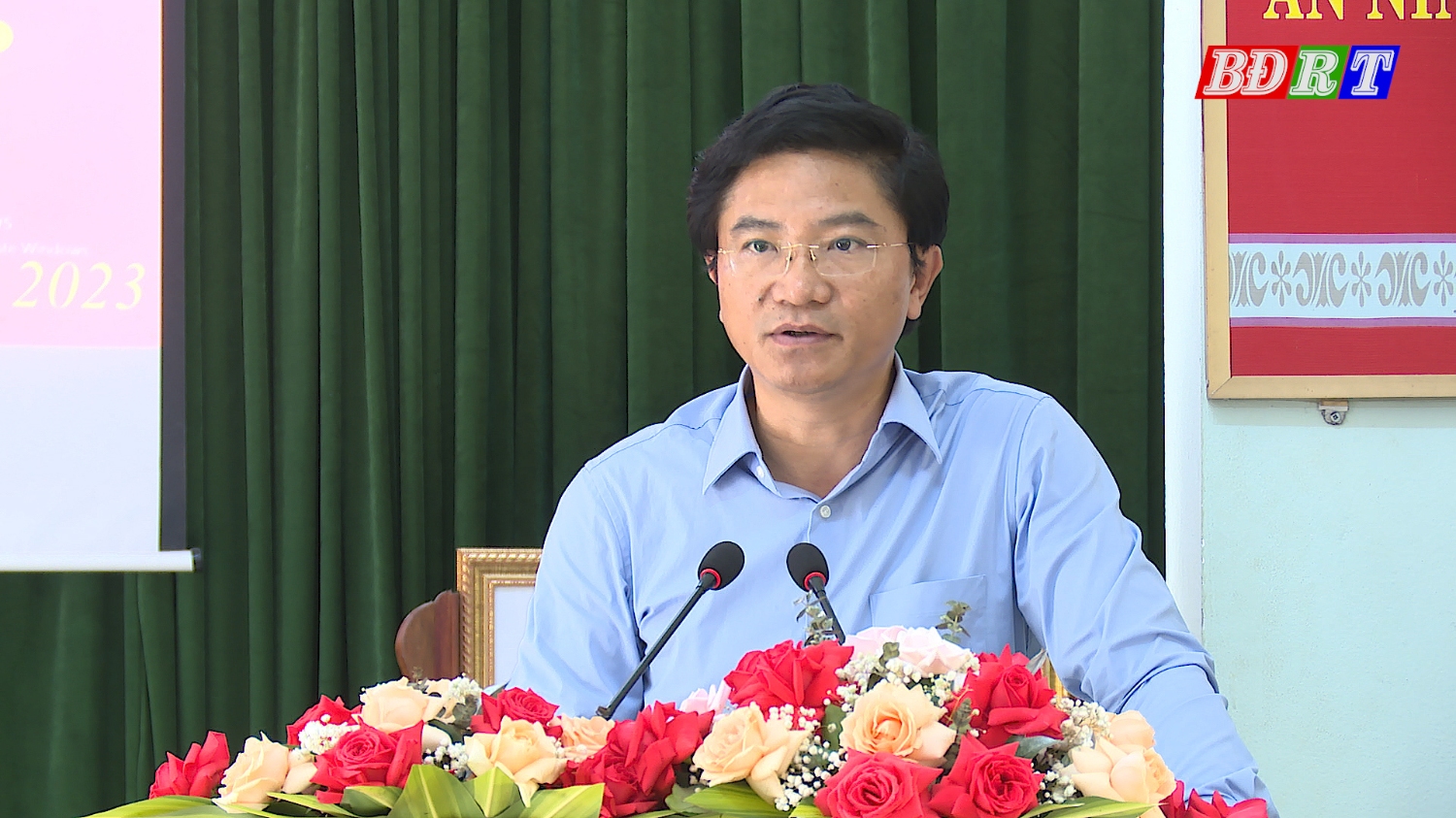 Ông Trương An Ninh, UVTV Tỉnh ủy, Bí thư Thị ủy phát biểu tại buổi tiếp xúc