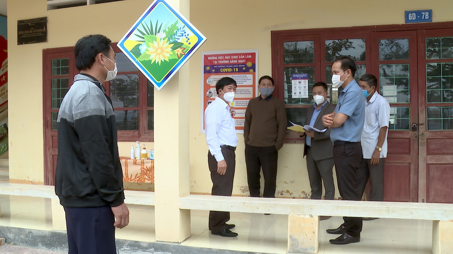 Phòng Y tế thị xã phối hợp với Phòng GD ĐT thị xã đã kiểm tra công tác phòng chống dịch bệnh tại trường THCS Quảng Lộc.