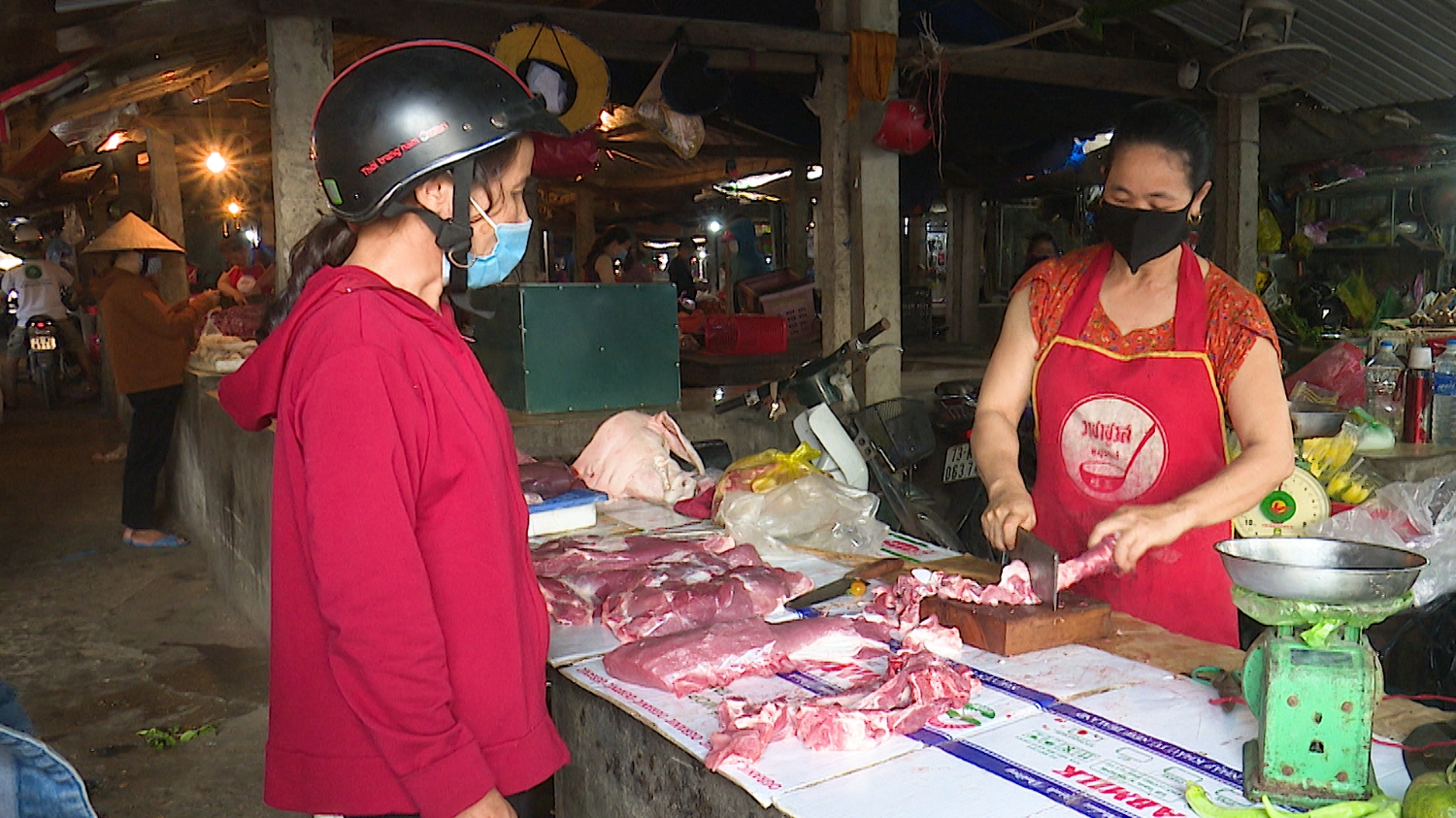 Sản lượng thịt hơi xuất chuồng giảm do ảnh hưởng dịch bệnh.