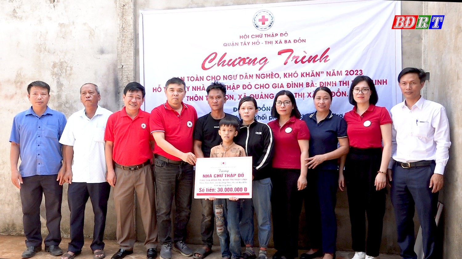 Tặng nhà chữ thập đỏ cho gia đình chị Đinh Thị Thùy Linh tại xã Quảng Tiên