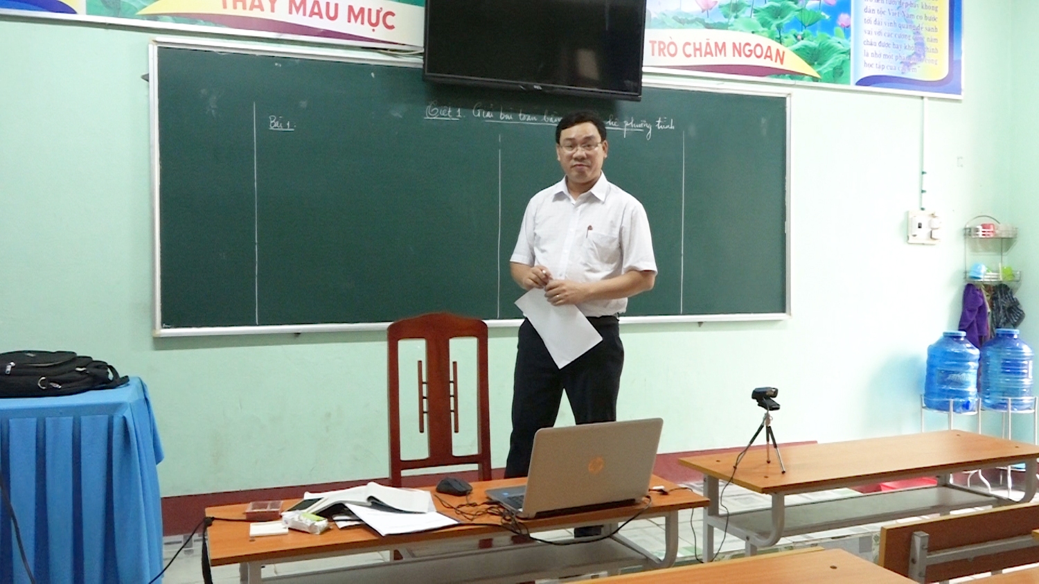 Một tiết dạy học trực tuyến của thầy giáo Trường Nguyễn Hàm Ninh.