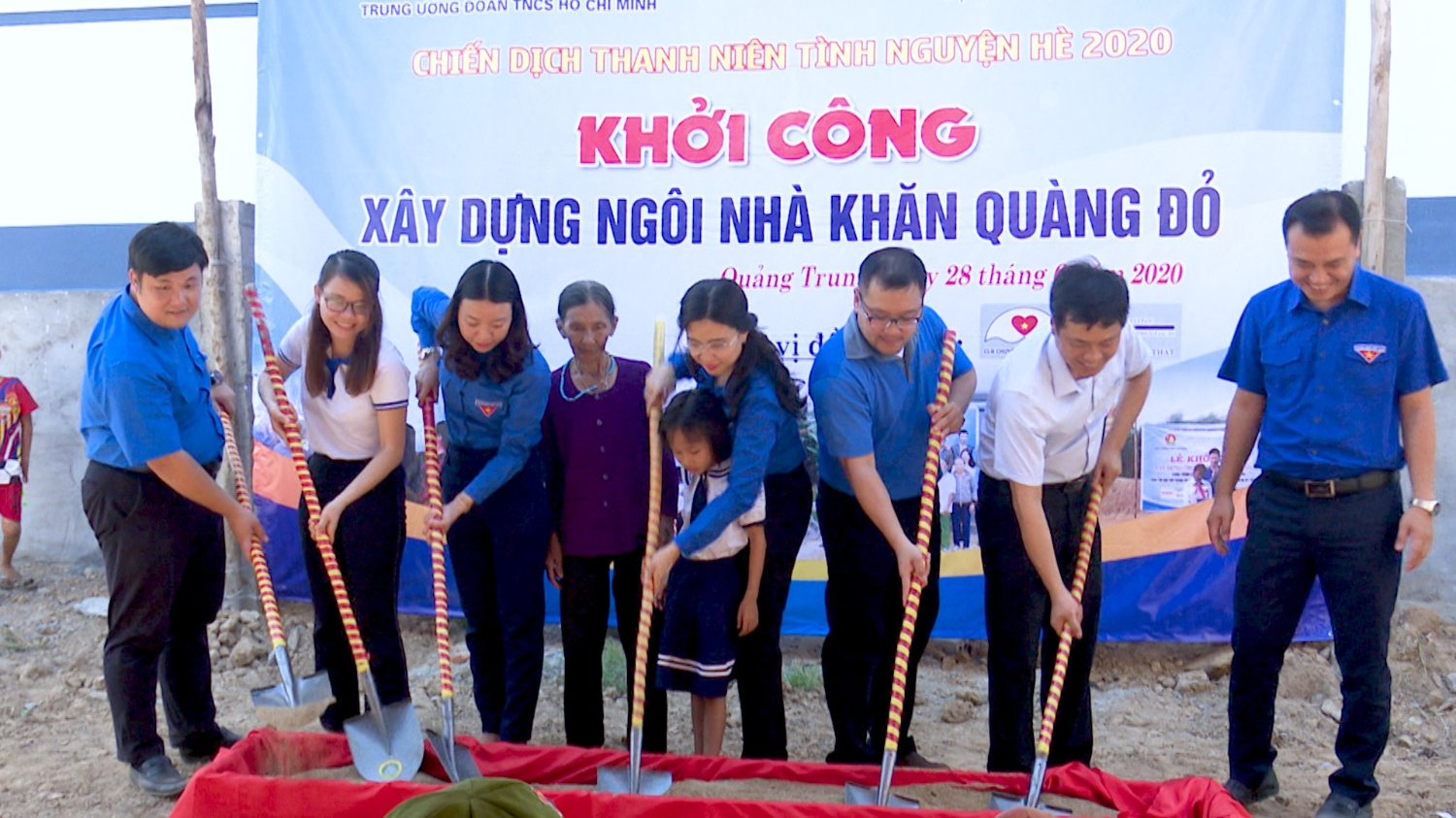 Thị Đoàn Ba Đồn hỗ trợ xây dựng nhà Khăn quàng đỏ tại xã Quảng Trung