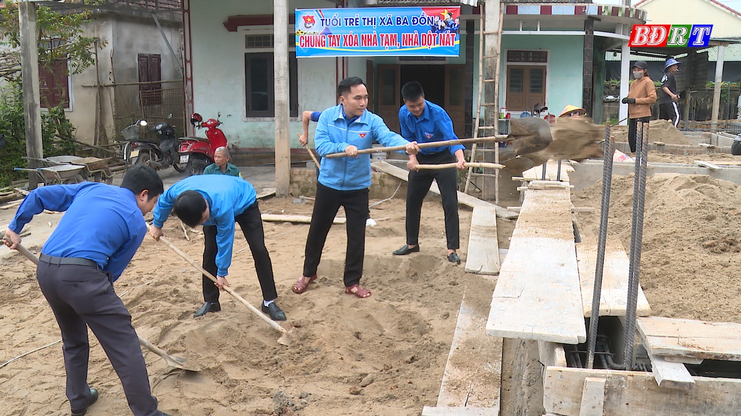 Đoàn thanh niên ra quân tình nguyện hỗ trợ “xóa nhà tạm, nhà dột nát”