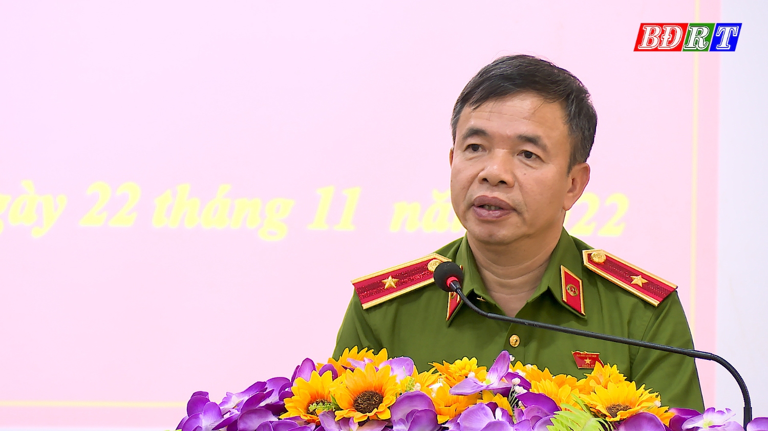 Thiếu tướng Nguyễn Tiến Nam, Viện trưởng Viện Khoa học Hình sự đã tiếp thu, giải trình một số vấn đề cử tri TX Ba Đồn quan tâm