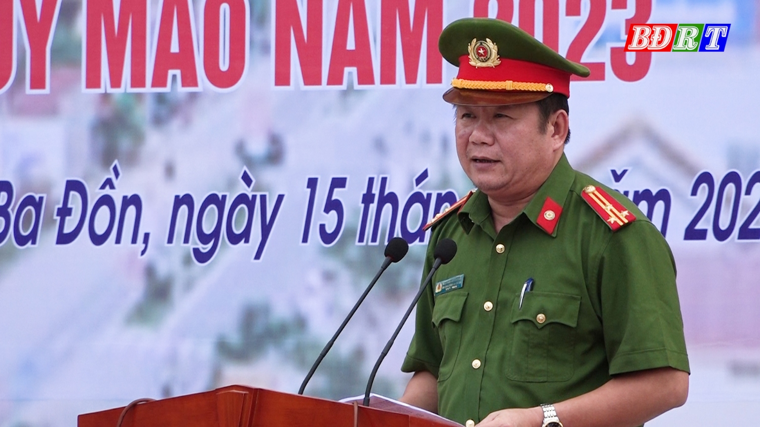 Thượng tá Nguyễn Vũ Cương UVTV Thị ủy, Trưởng Công an thị xã phát động lễ ra quân