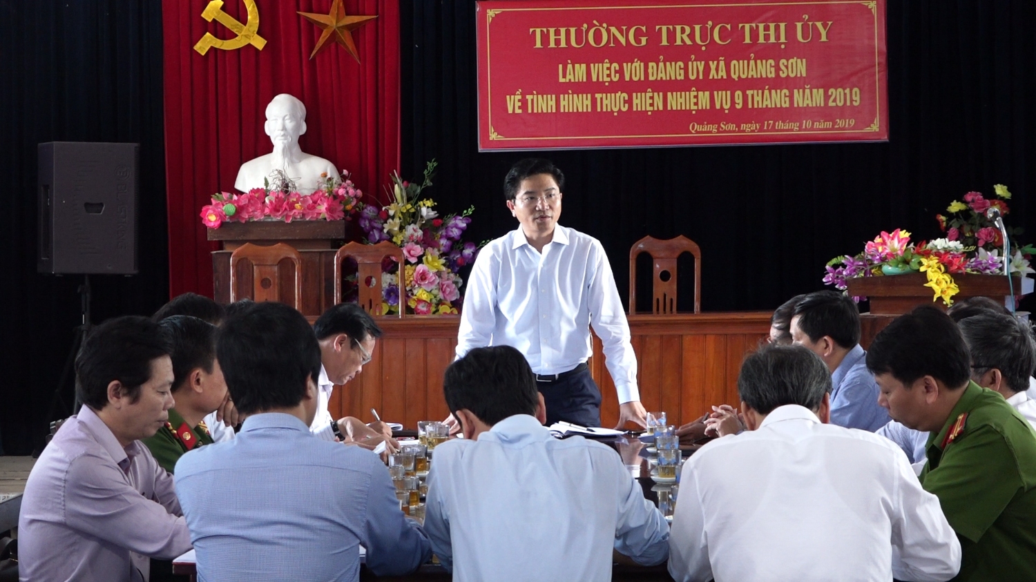 Thường trực Thị ủy Ba Đồn làm việc với Đảng ủy xã Quảng Sơn.         