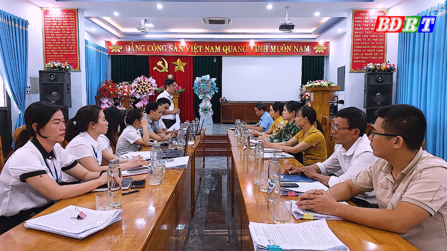 Đoàn công tác của UBND thị xã Ba Đồn kiểm tra công tác cải cách hành chính tại phường Quảng Phong.