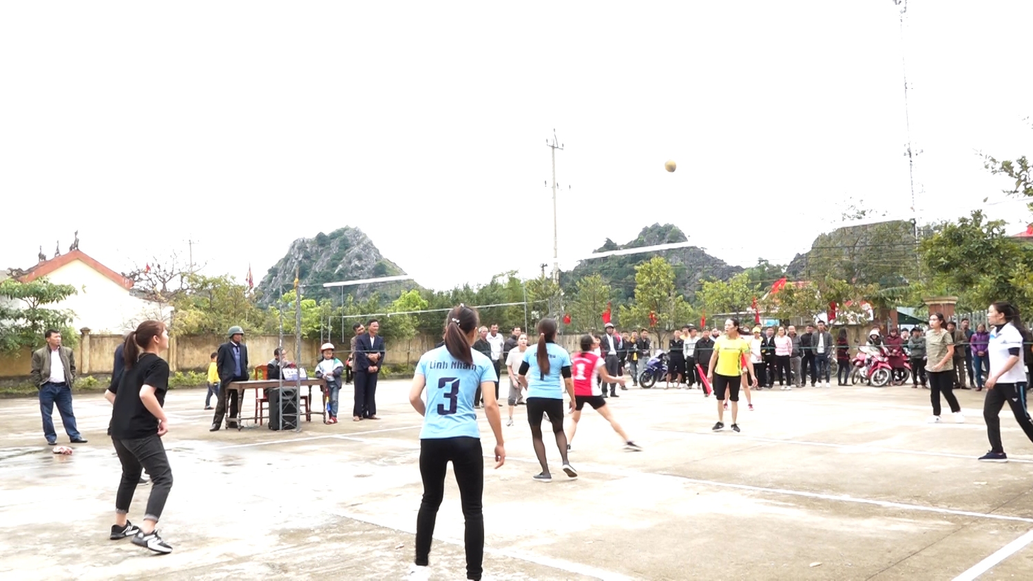 Xã Quảng Tiên tổ chức giải bóng chuyền nam, nữ mừng Đảng, mừng Xuân Canh Tý 2020.