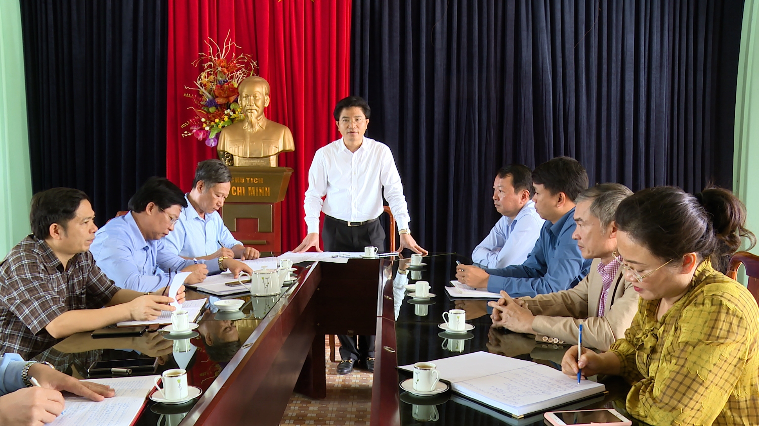 Toàn cảnh buổi làm việc của đồng chí Bí thư thị ủy với phường Quảng Phong