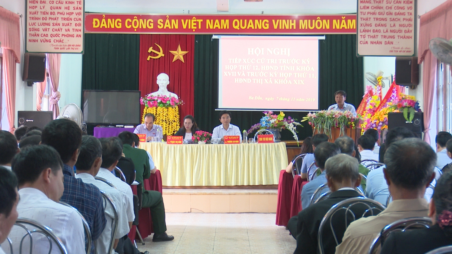 Tiếp xúc cử tri 6 phường và xã Quảng Hải trước kỳ họp thứ 12, HĐND tỉnh khóa XVII và trước kỳ họp thứ 11, HĐND thị xã khóa XIX.