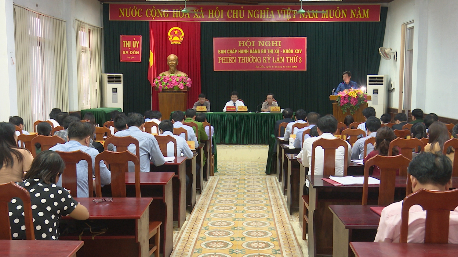 Toàn cảnh Hội nghị Ban Chấp hành Đảng bộ thị xã Ba Đồn- khóa XXV họp phiên thường kỳ lần thứ 3.