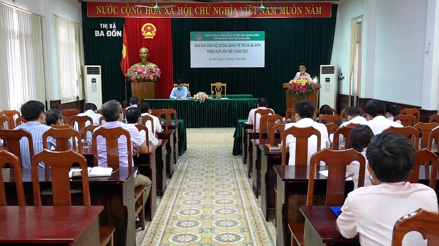 Toàn cảnh hội nghị Ban đại diện hội đồng quản trị NHCS thị xã Ba Đồn phiên họp lần thứ 3 năm 2021.