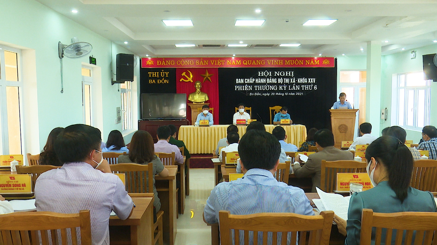 Toàn cảnh Hội nghị BCH Đảng bộ thị xã Ba Đồn khóa XXV, phiên họp thường kỳ lần thứ 6