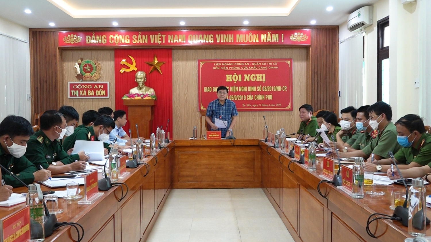 Đồng chí Đoàn Minh Thọ- Phó Bí thư Thị ủy, Chủ tịch UBND thị xã phát biểu kết luận tại hội nghị.