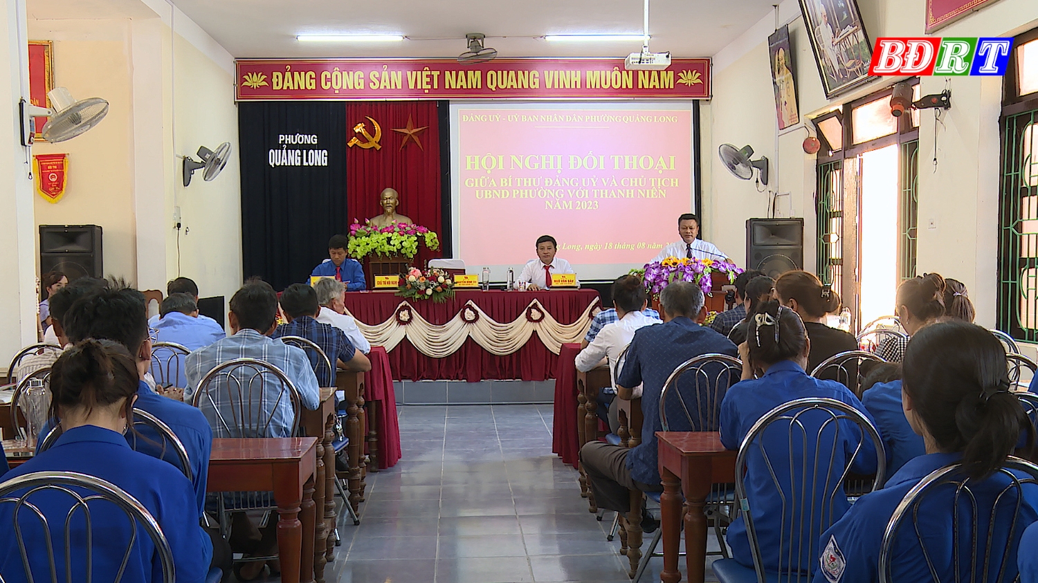 Toàn cảnh hội nghị Phường Quảng Long đối thoại giữa Bí thư Đảng uỷ, Chủ tịch Uỷ ban nhân dân phường với đoàn thanh niên trên địa bàn