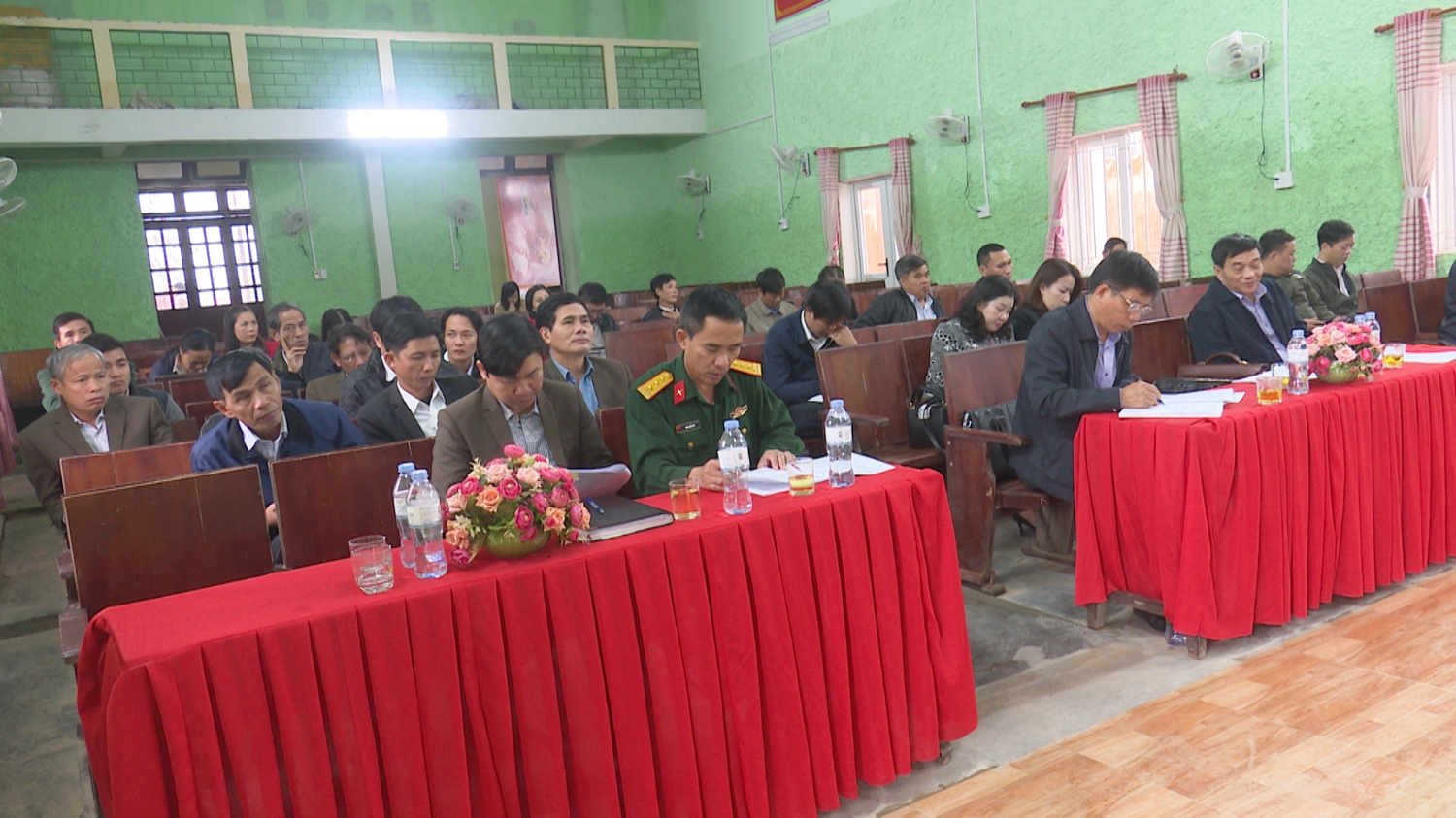 Toàn cảnh hội nghị thẩm tra các tiêu chí Nông thôn mới tại xã Quảng Lộc.