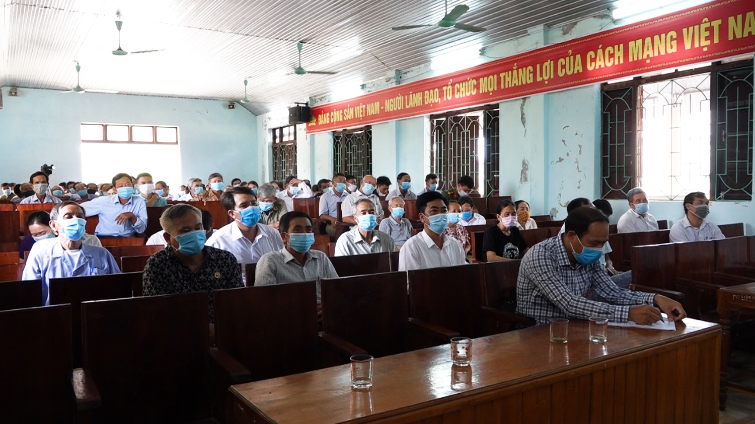Toàn cảnh Hội nghị tiếp xúc cử tri giữa những người ứng cử đại biểu HĐND tỉnh và đại biểu HĐND thị xã Ba Đồn nhiệm kỳ 2021  2026 tại xã Quảng Minh.