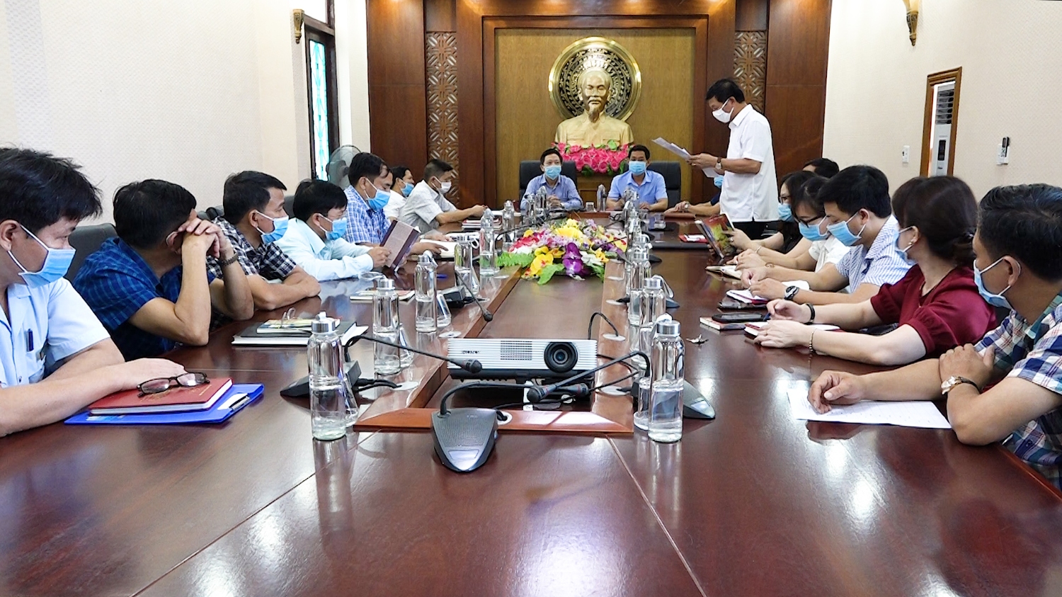 Các đại biểu dự Lễ ký kết chương trình phối hợp giữa Ban Tuyên giáo Thị ủy với UBND thị xã Ba Đồn.