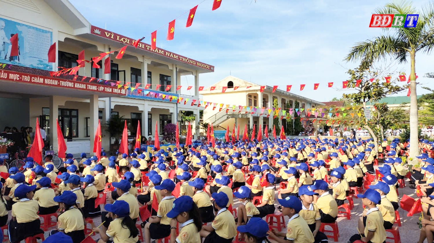 Toàn cảnh ngày Khai giảng tại trường TH số 1 Quảng Hòa