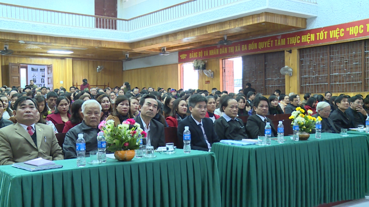 Đảng ủy phường Ba Đồn tổ chức Lễ trao tặng Huy hiệu  Đảng và Học tập, quán triệt, triển khai thực hiện Nghị quyết Trung ương 8 của Đảng