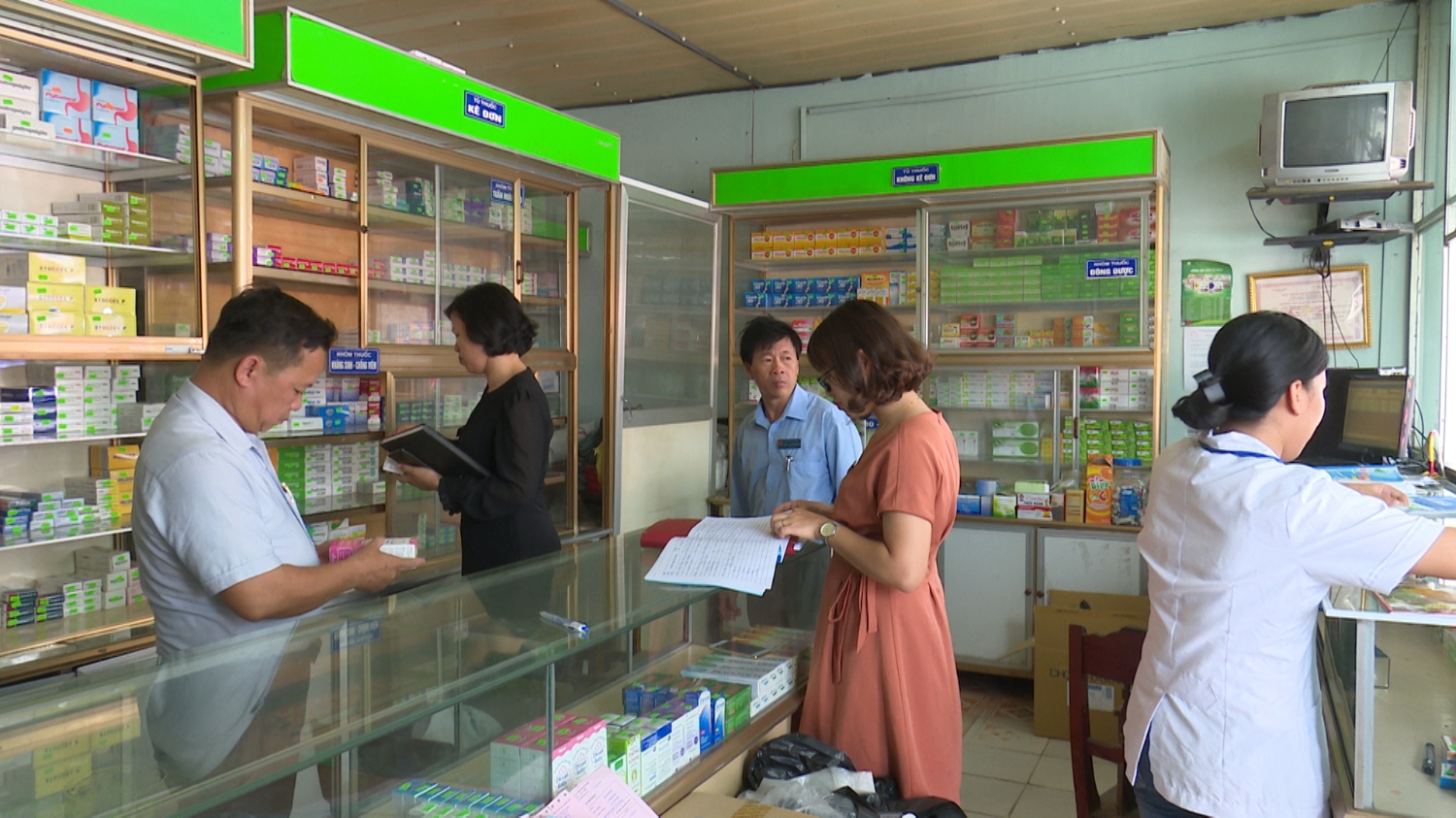 Thị xã Ba Đồn: Tăng cường kiểm tra cơ sở kinh doanh dược phẩm và khám chữa bệnh
