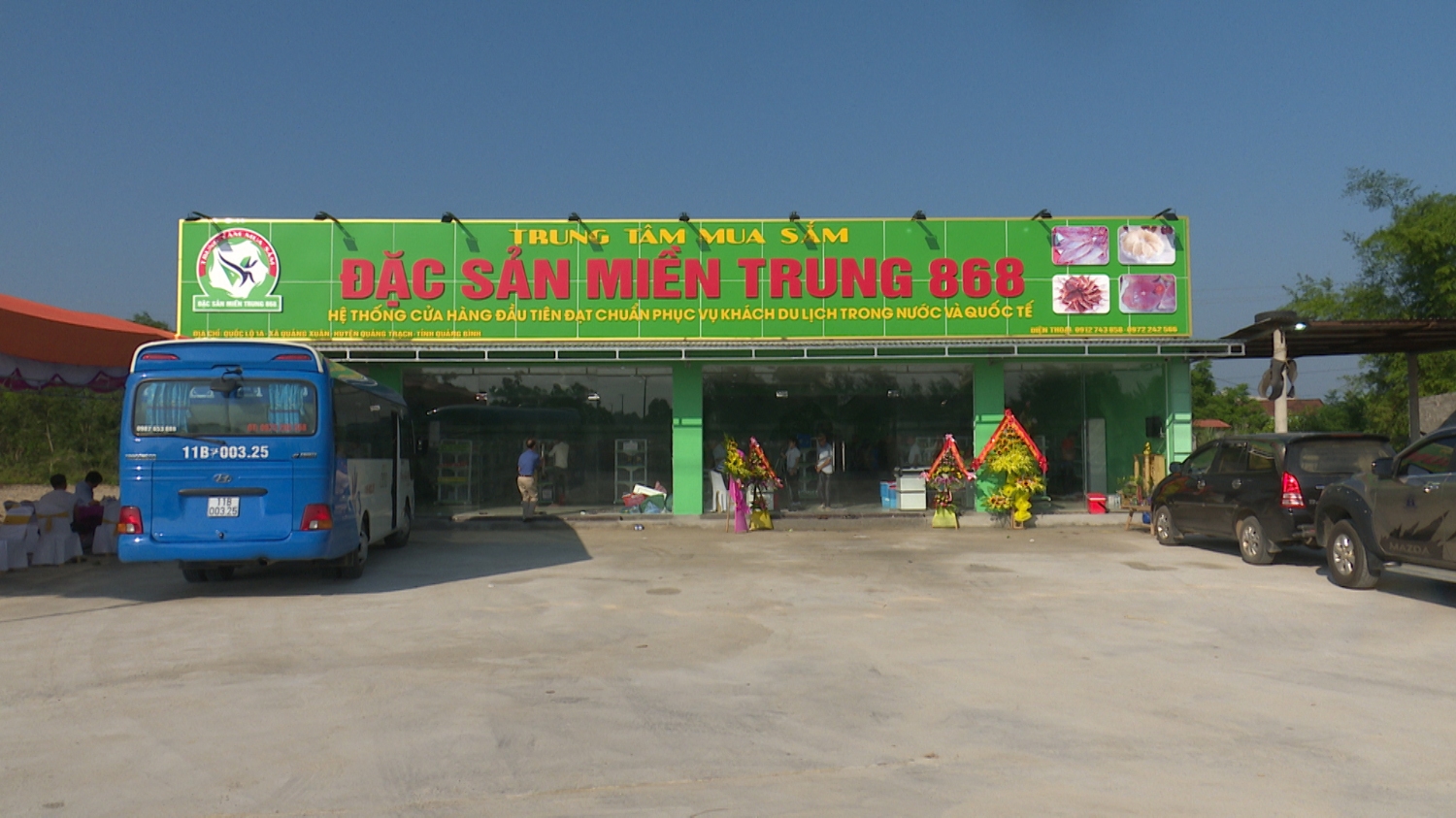 Tưng bừng khai trương Trung tâm mua sắm đặc sản miền Trung.