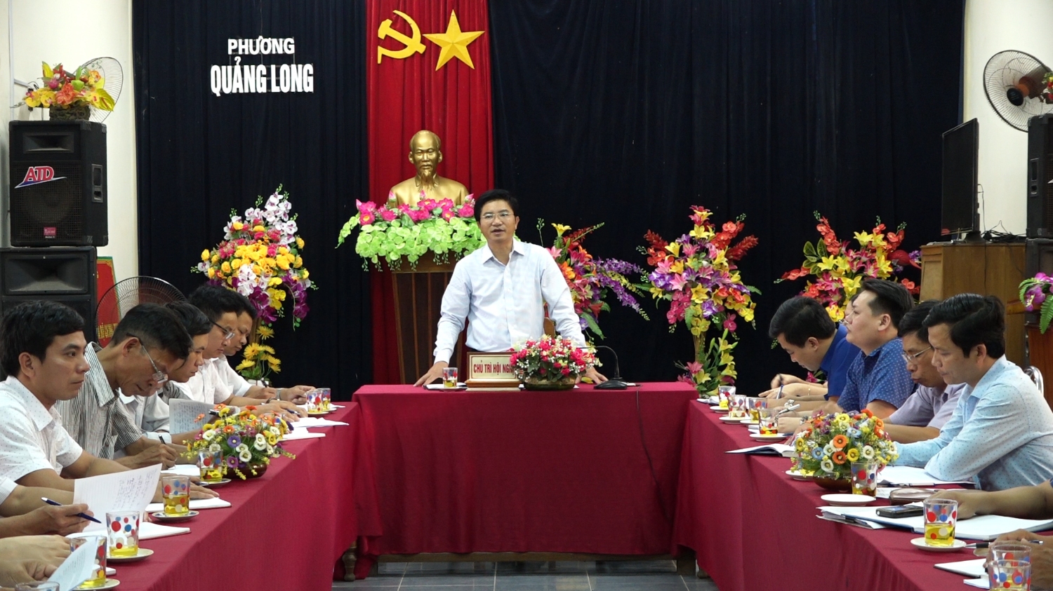 Đồng chí Bí thư Thị ủy Ba Đồn làm việc với Đảng ủy phường Quảng Long.