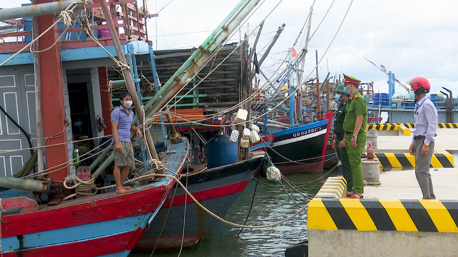 Tuyên truyền cho ngư dân thực hiện các biện pháp phòng, chống thiên tai trong bối cảnh dịch bệnh Covid 19