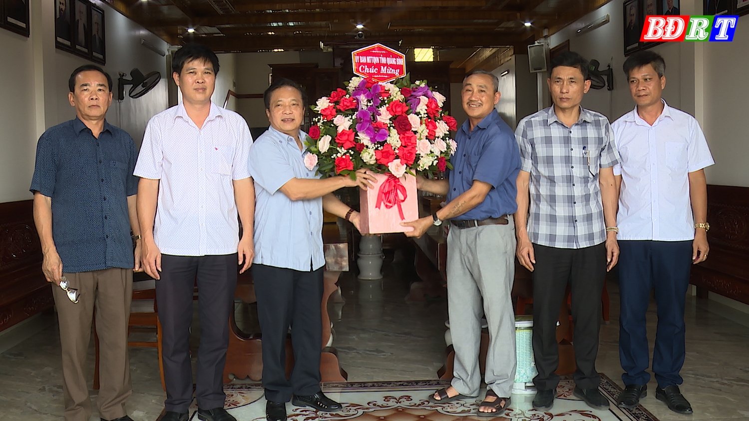 UBMTTQVN tỉnh Quảng Bình thăm tặng quà giáo xứ Nhân Thọ