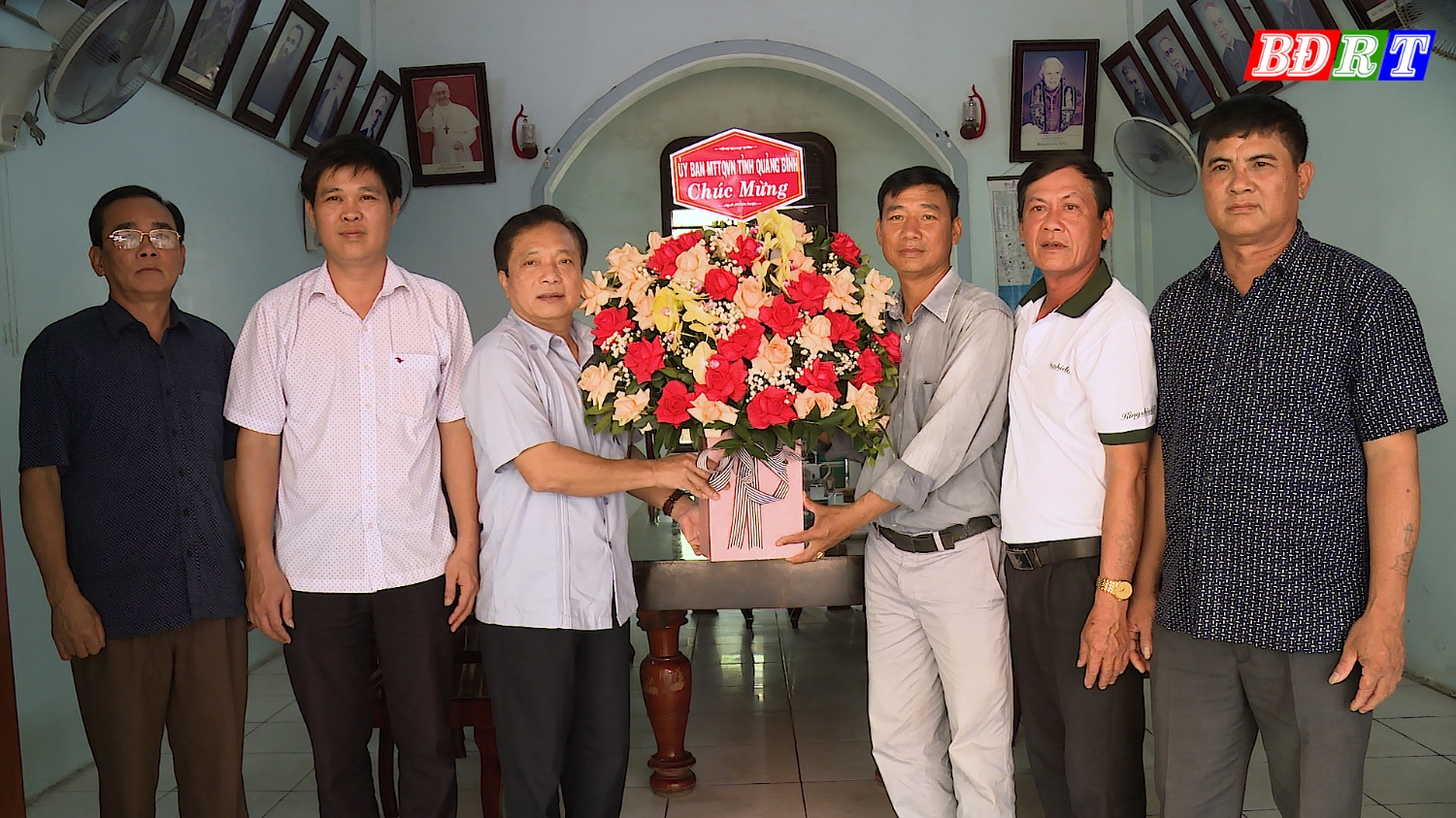 UBMTTQVN tỉnh Quảng Bình thăm tặng quà giáo xứ Tân Mỹ.