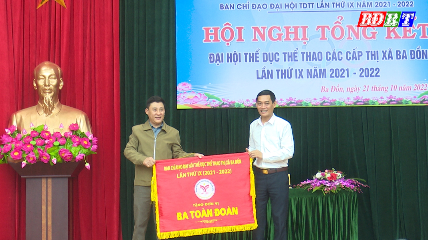 Xã Quảng Trung được nhận cờ giải Ba toàn đoàn